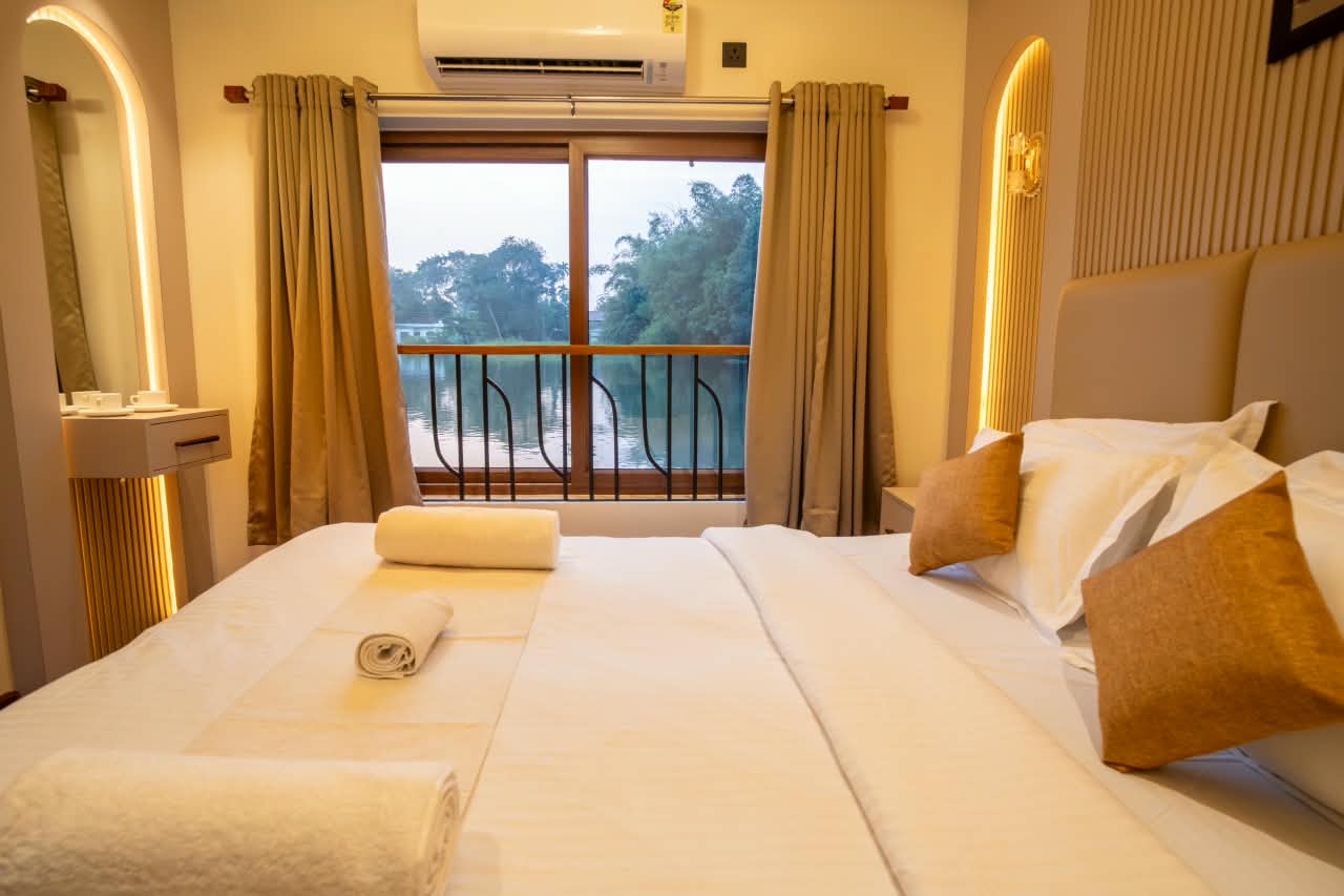 1 bedroom houseboat interior or facilities